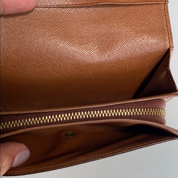 Louis Vuitton Bi-Fold Wallet - Picture 8 of 14